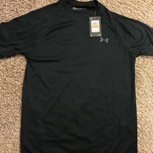 Men’s Under Armour Loose fit shirt! Brand with new tags!